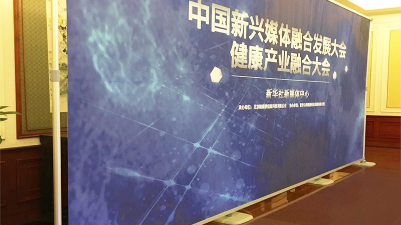 写真喷绘画面起泡，通常是由于以下原因造成的：